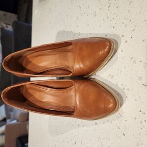 Elegant Tan Leather Loafers